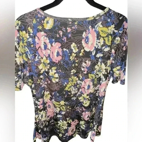 Lularoe‎ size medium perfect tee. EUC. This was mine from my own closet.EUC - Picture 3 of 5